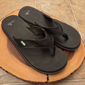 Sanuk Mens Beer Cozy Flip Flops Size 11 Black Yoga Mat Footbed Summer SMS2839C